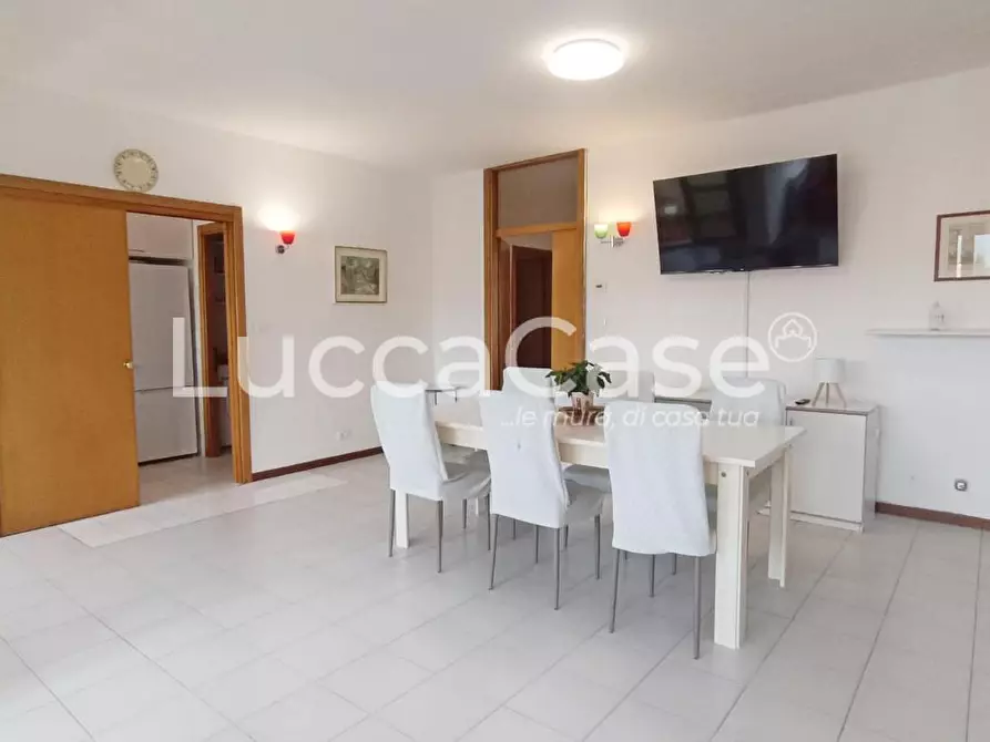 Immagine 2 di Appartamento in vendita  a Lucca