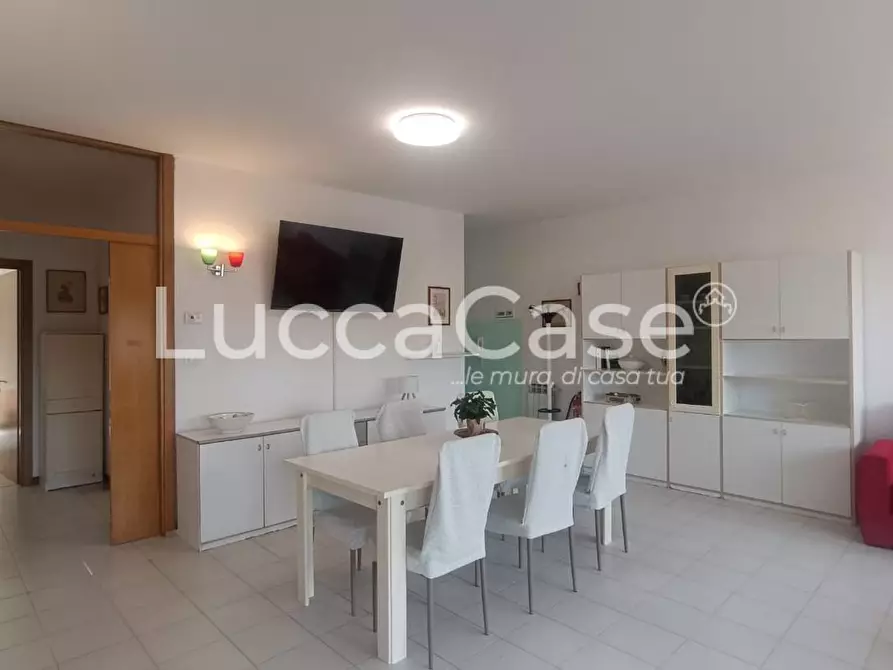 Immagine 4 di Appartamento in vendita  a Lucca