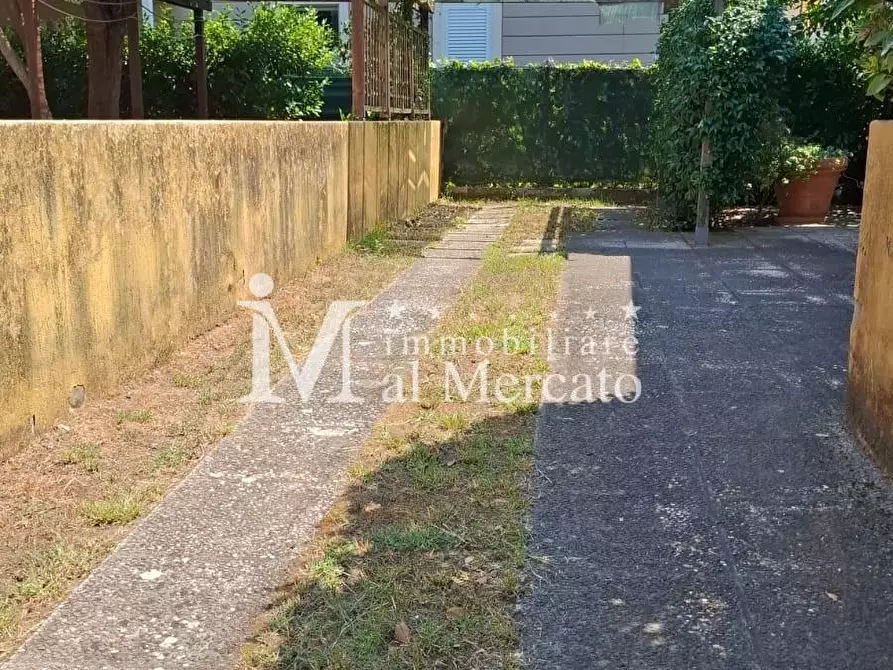 Immagine 5 di Villetta a schiera in vendita  a Viareggio