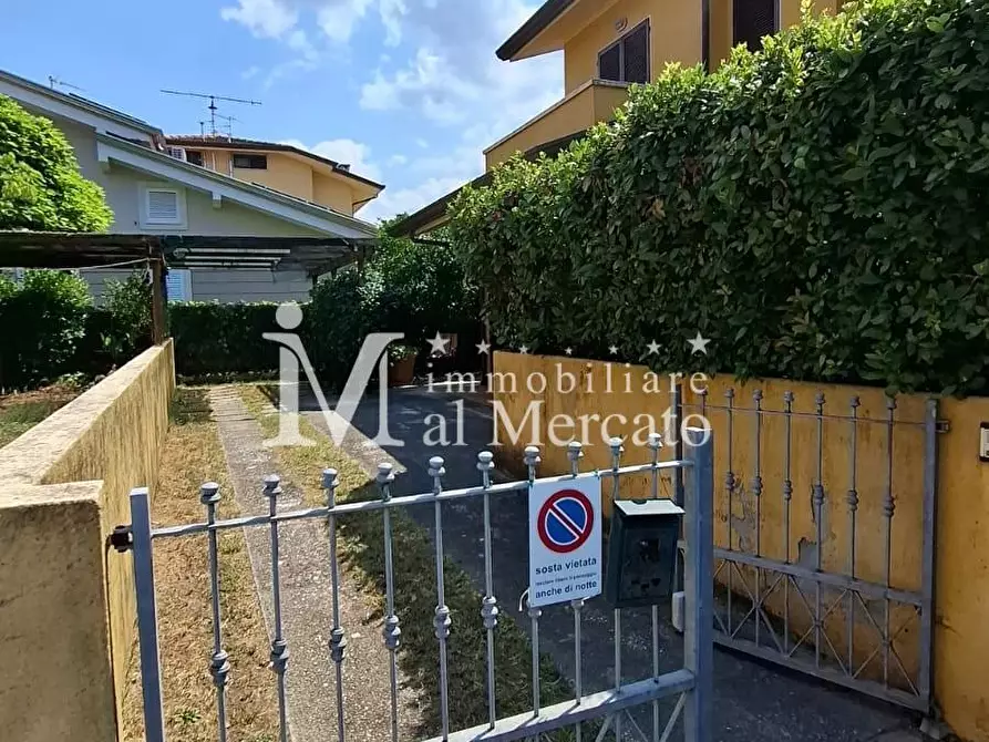 Immagine 14 di Villetta a schiera in vendita  a Viareggio