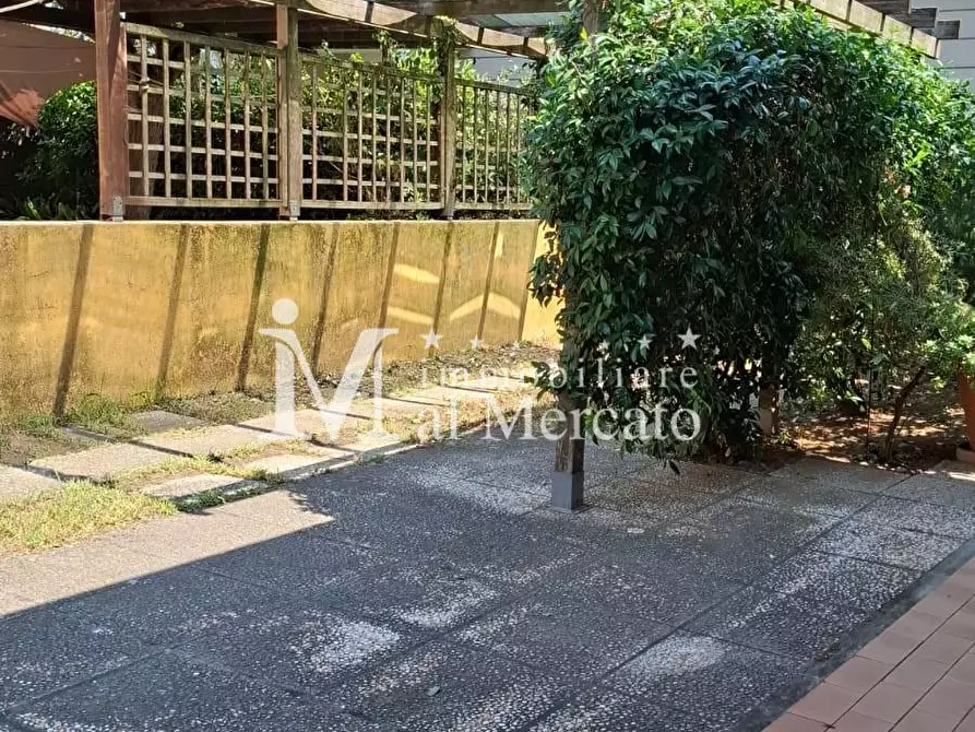 Immagine 10 di Villetta a schiera in vendita  a Viareggio