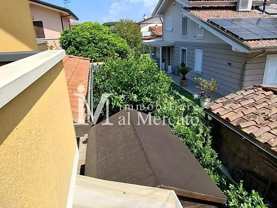 Immagine 61 di Villetta a schiera in vendita  a Viareggio