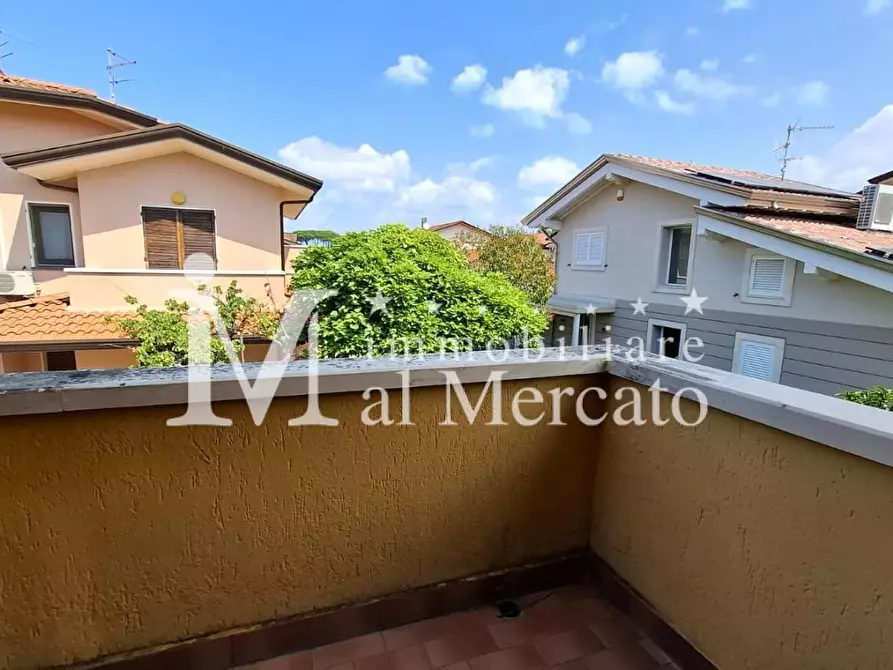 Immagine 60 di Villetta a schiera in vendita  a Viareggio