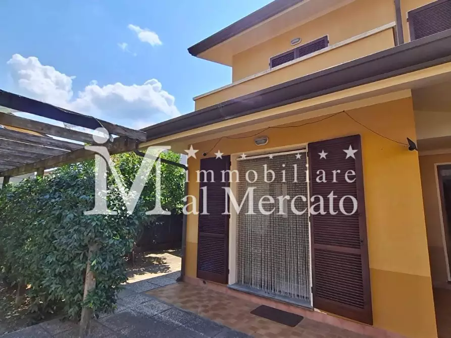 Immagine 1 di Villetta a schiera in vendita  a Viareggio