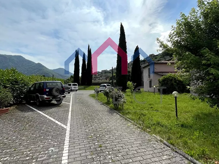 Immagine 41 di Appartamento in vendita  a Borgo A Mozzano