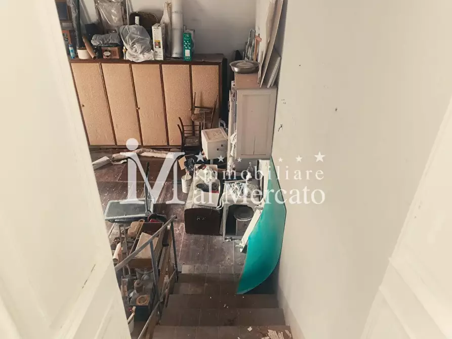 Immagine 5 di Garage in vendita  a Lucca