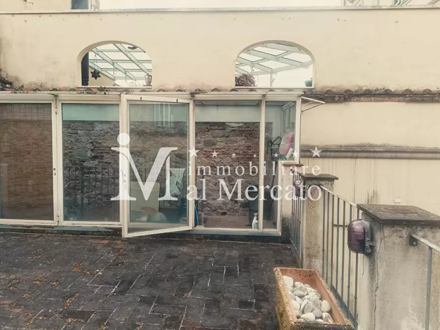 Immagine 8 di Garage in vendita  a Lucca