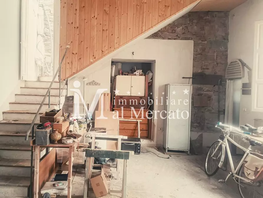 Immagine 3 di Garage in vendita  a Lucca