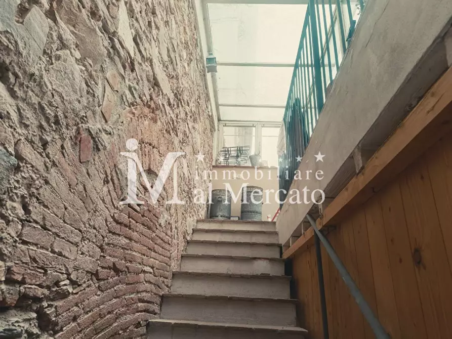 Immagine 1 di Garage in vendita  a Lucca