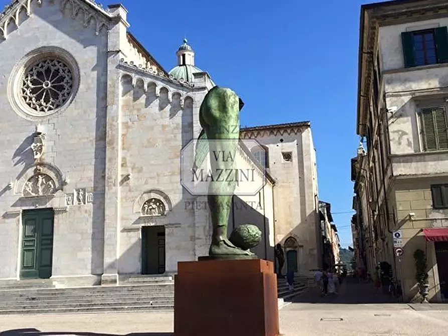 Immagine 18 di Loft/Open space in vendita  a Pietrasanta