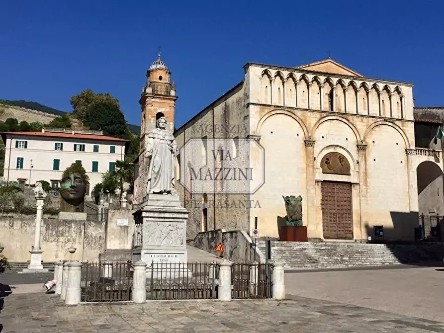 Immagine 11 di Loft/Open space in vendita  a Pietrasanta