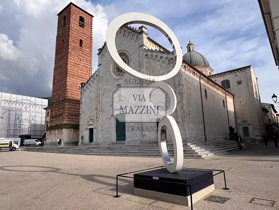 Immagine 21 di Loft/Open space in vendita  a Pietrasanta