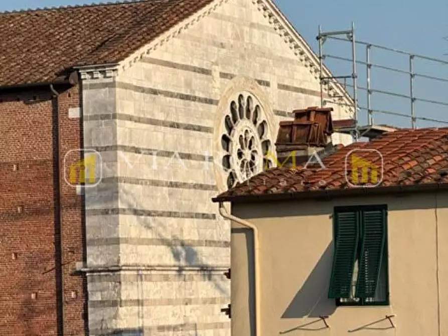 Immagine 12 di Appartamento in vendita  a Lucca
