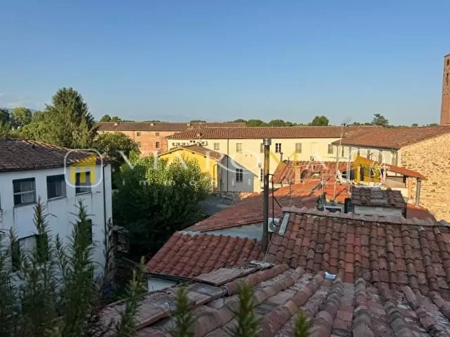 Immagine 7 di Appartamento in vendita  a Lucca