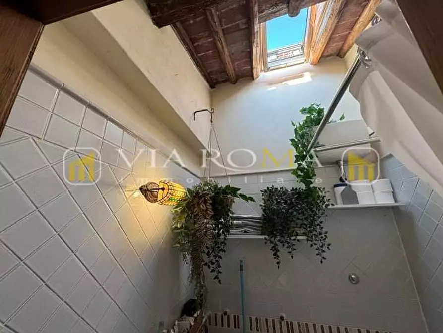 Immagine 26 di Appartamento in vendita  a Lucca