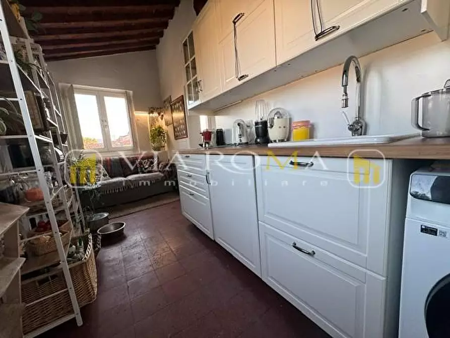 Immagine 9 di Appartamento in vendita  a Lucca