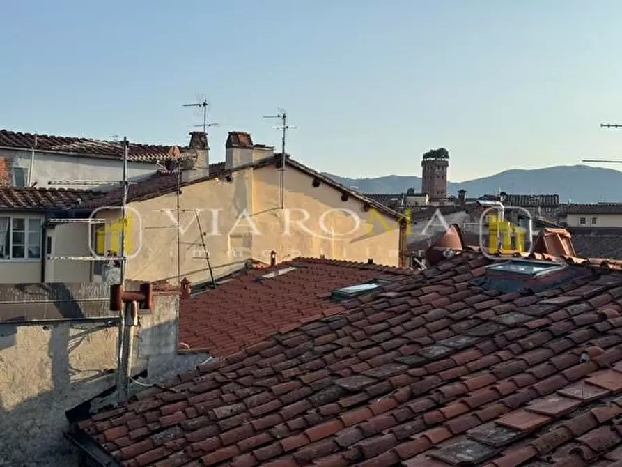 Immagine 15 di Appartamento in vendita  a Lucca