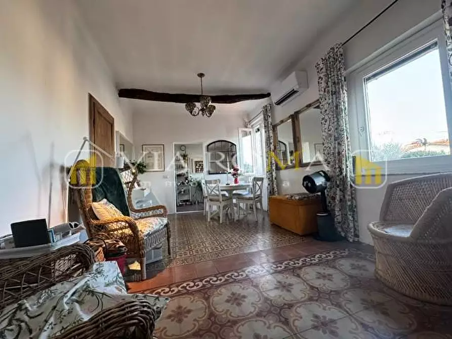 Immagine 17 di Appartamento in vendita  a Lucca