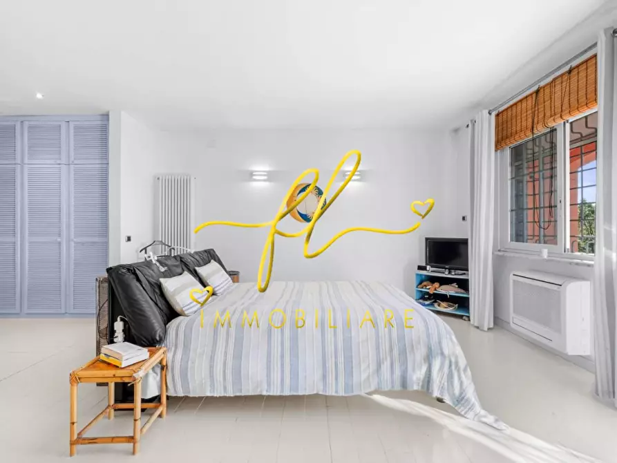 Immagine 16 di Villa in vendita  a Castelnuovo Magra