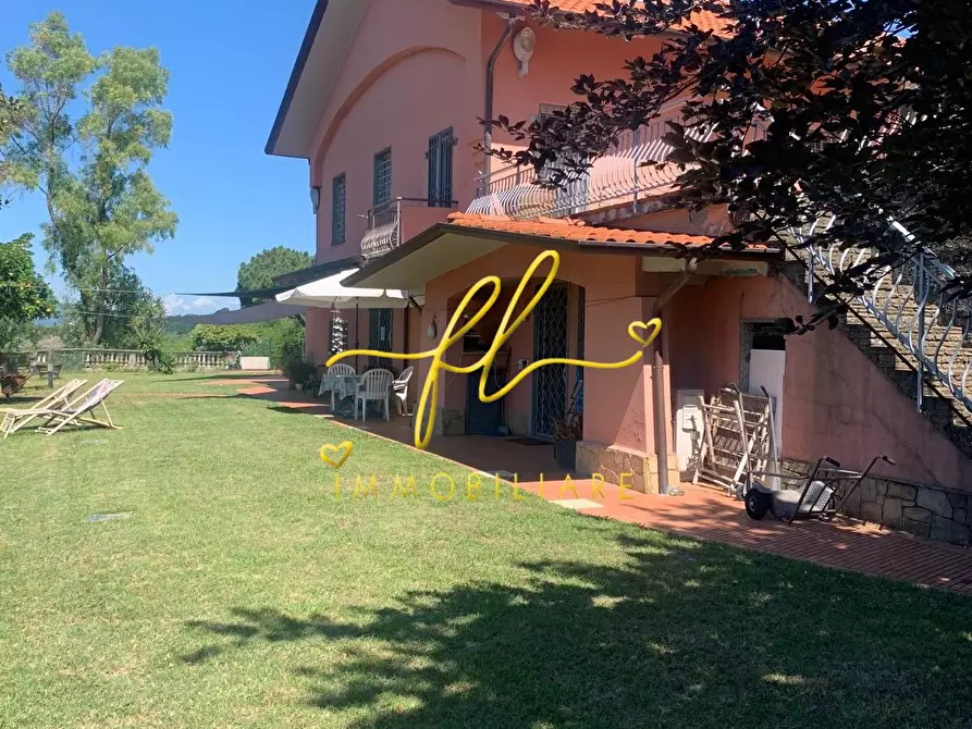 Immagine 39 di Villa in vendita  a Castelnuovo Magra