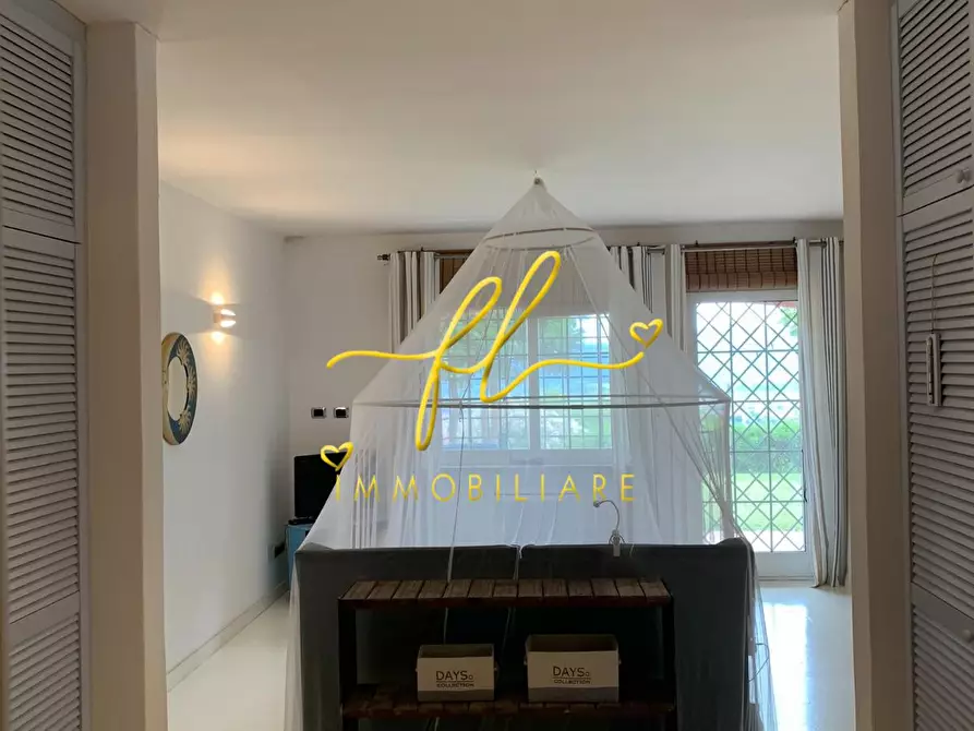 Immagine 18 di Villa in vendita  a Castelnuovo Magra