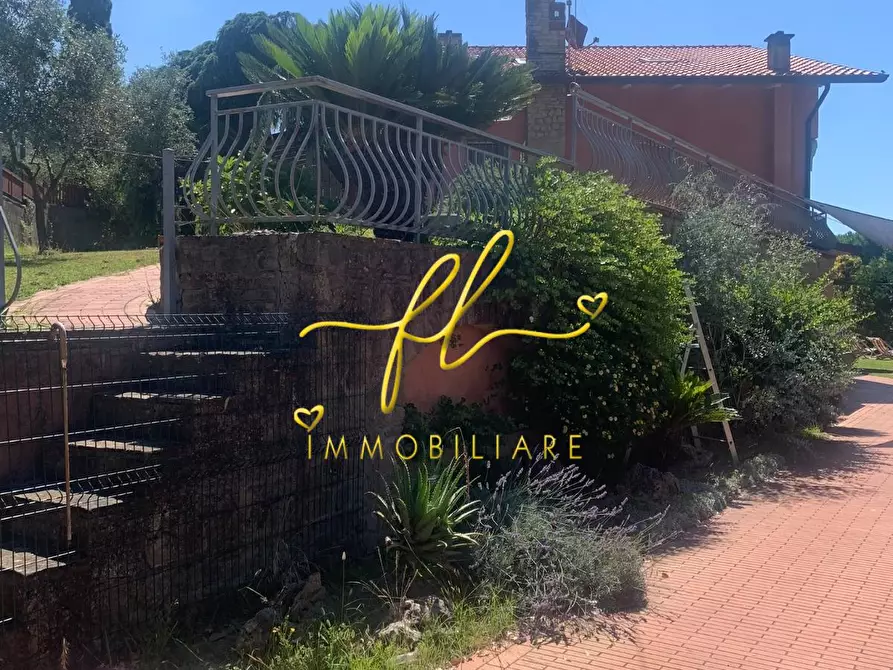 Immagine 36 di Villa in vendita  a Castelnuovo Magra