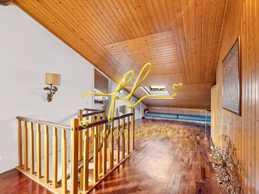 Immagine 24 di Villa in vendita  a Castelnuovo Magra