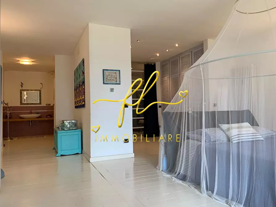 Immagine 19 di Villa in vendita  a Castelnuovo Magra