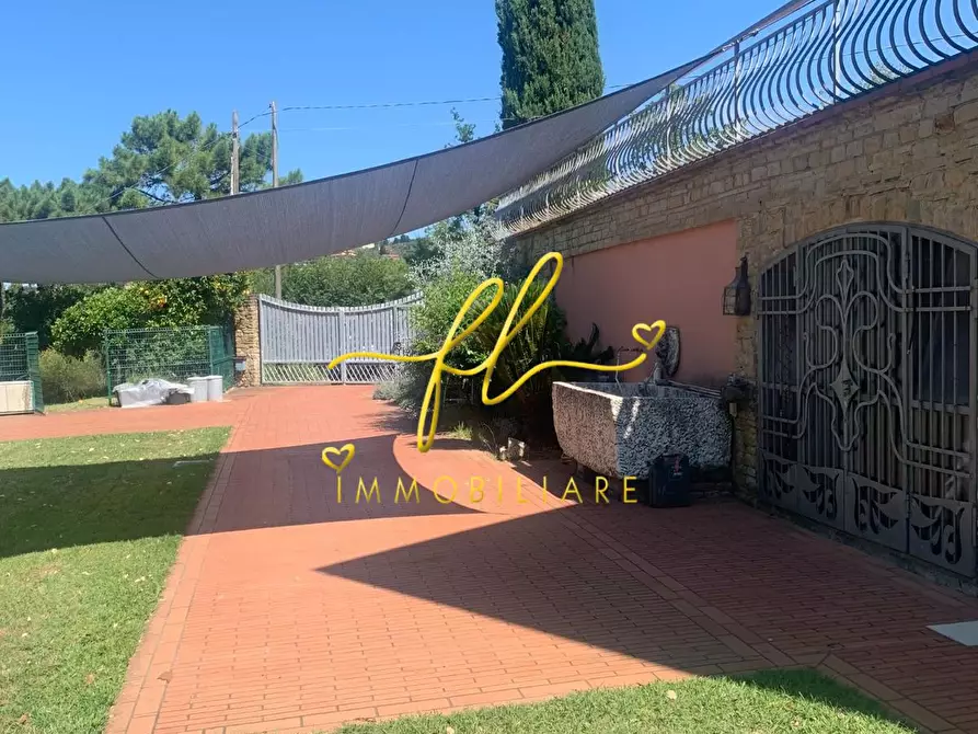 Immagine 38 di Villa in vendita  a Castelnuovo Magra
