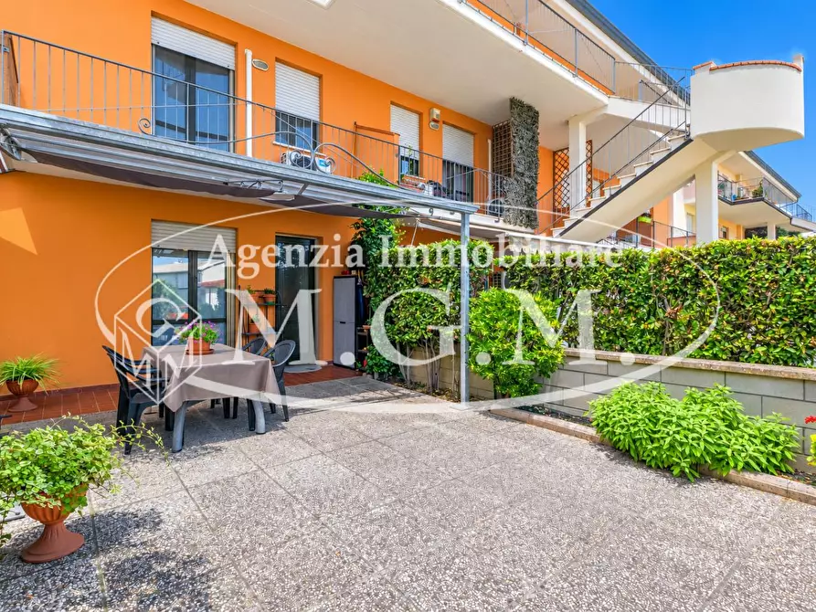 Immagine 3 di Casa bifamiliare in vendita  a Calcinaia