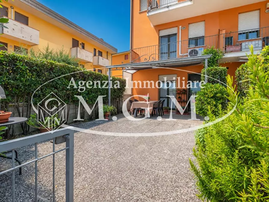 Immagine 2 di Casa bifamiliare in vendita  a Calcinaia