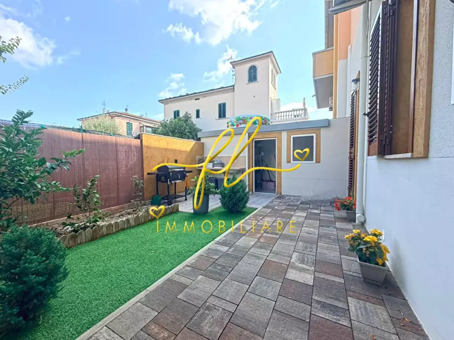 Immagine 11 di Appartamento in vendita  a Cecina