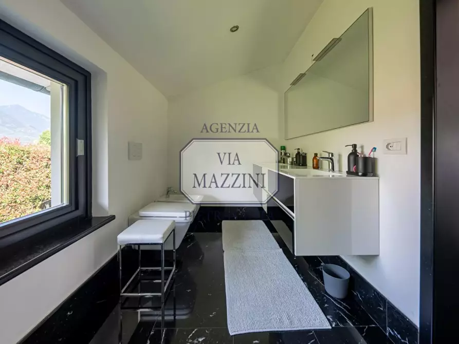 Immagine 65 di Villa in vendita  a Pietrasanta