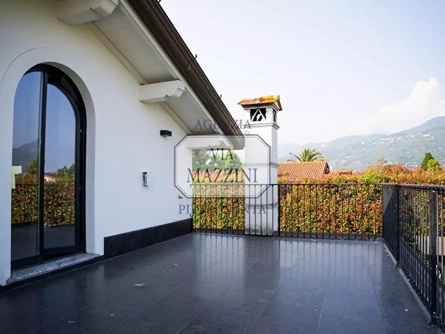 Immagine 19 di Villa in vendita  a Pietrasanta