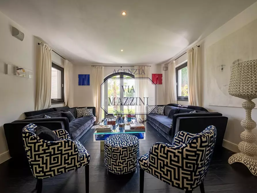 Immagine 34 di Villa in vendita  a Pietrasanta