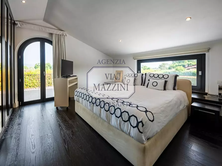 Immagine 53 di Villa in vendita  a Pietrasanta