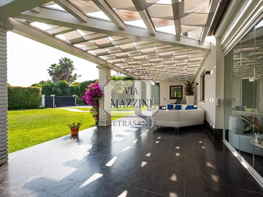 Immagine 11 di Villa in vendita  a Pietrasanta