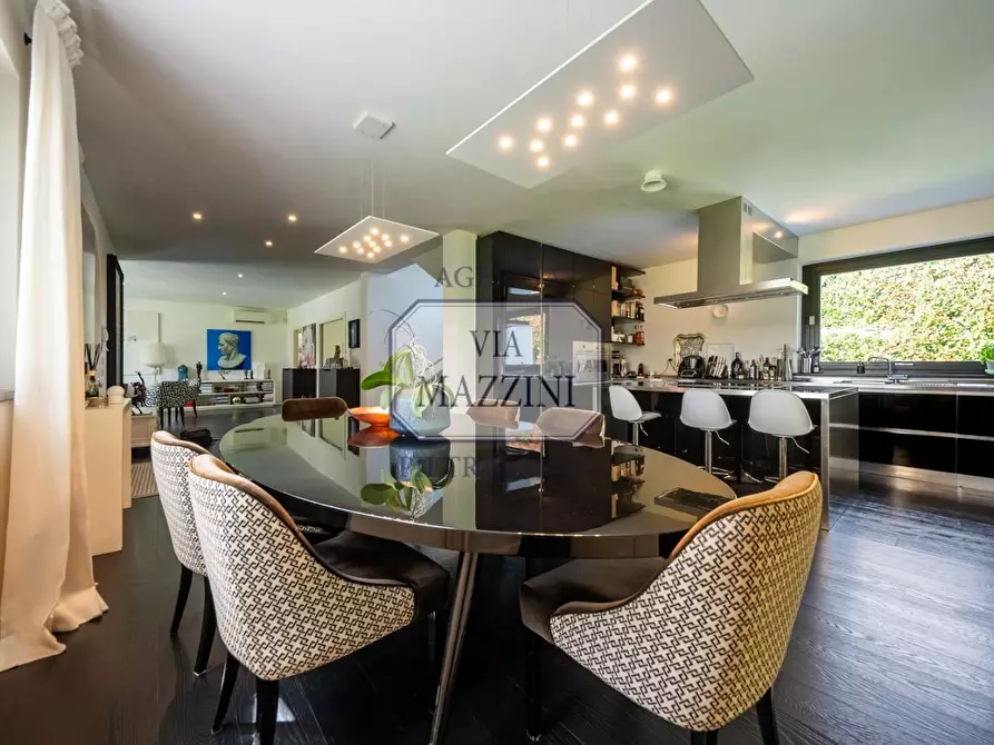 Immagine 25 di Villa in vendita  a Pietrasanta