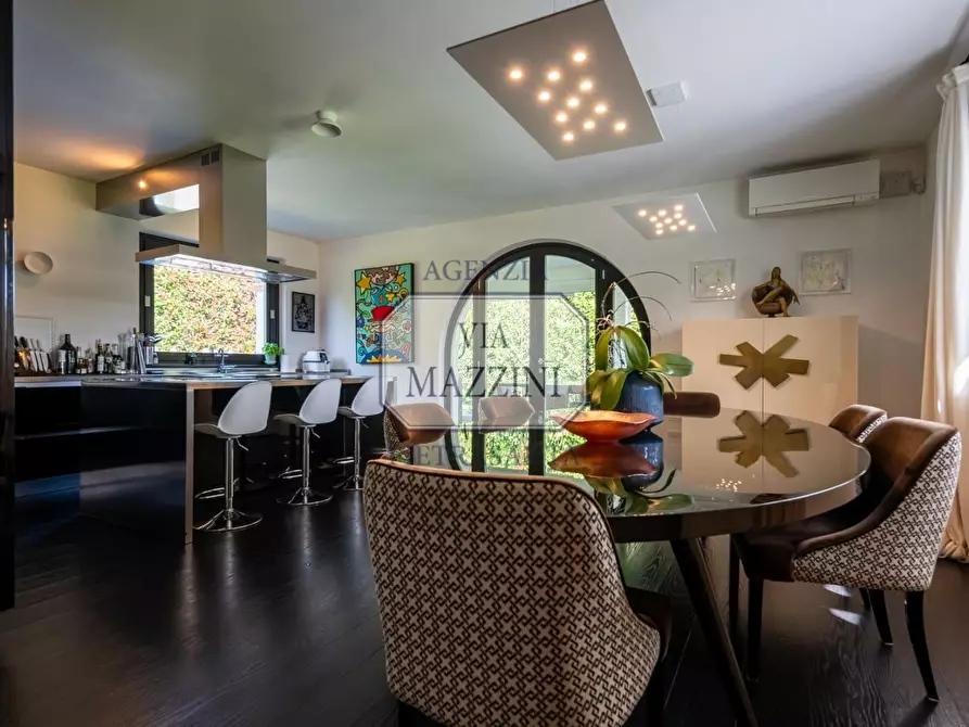 Immagine 24 di Villa in vendita  a Pietrasanta