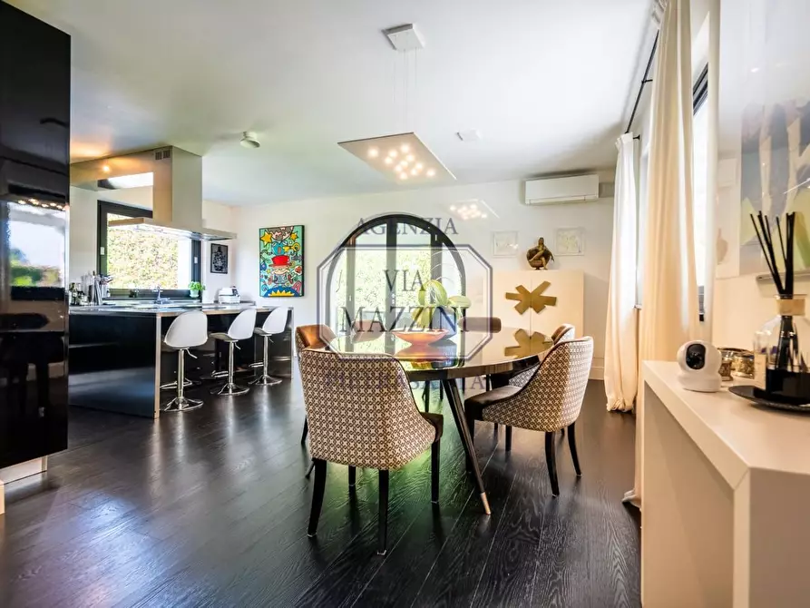 Immagine 33 di Villa in vendita  a Pietrasanta