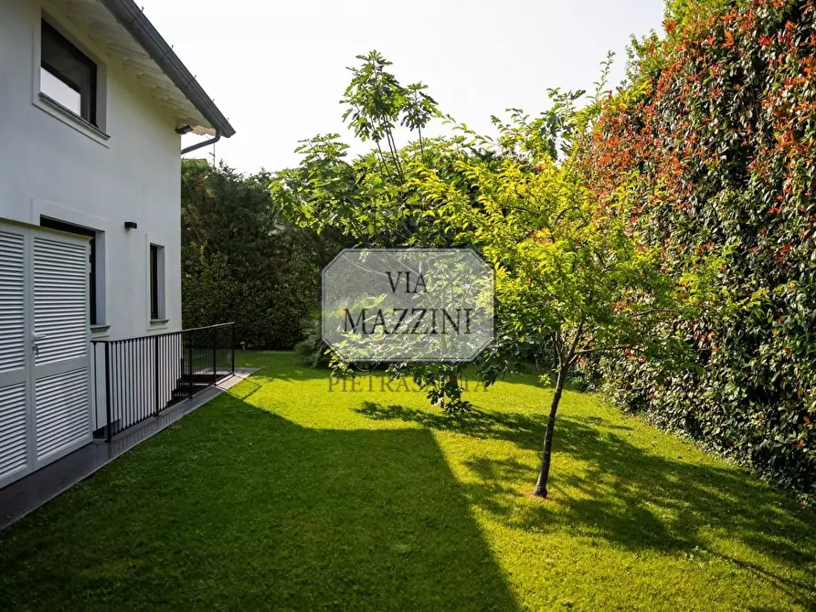Immagine 6 di Villa in vendita  a Pietrasanta