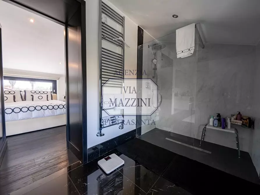 Immagine 63 di Villa in vendita  a Pietrasanta