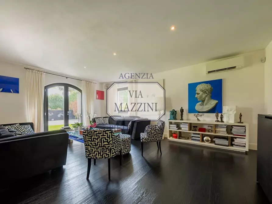 Immagine 37 di Villa in vendita  a Pietrasanta