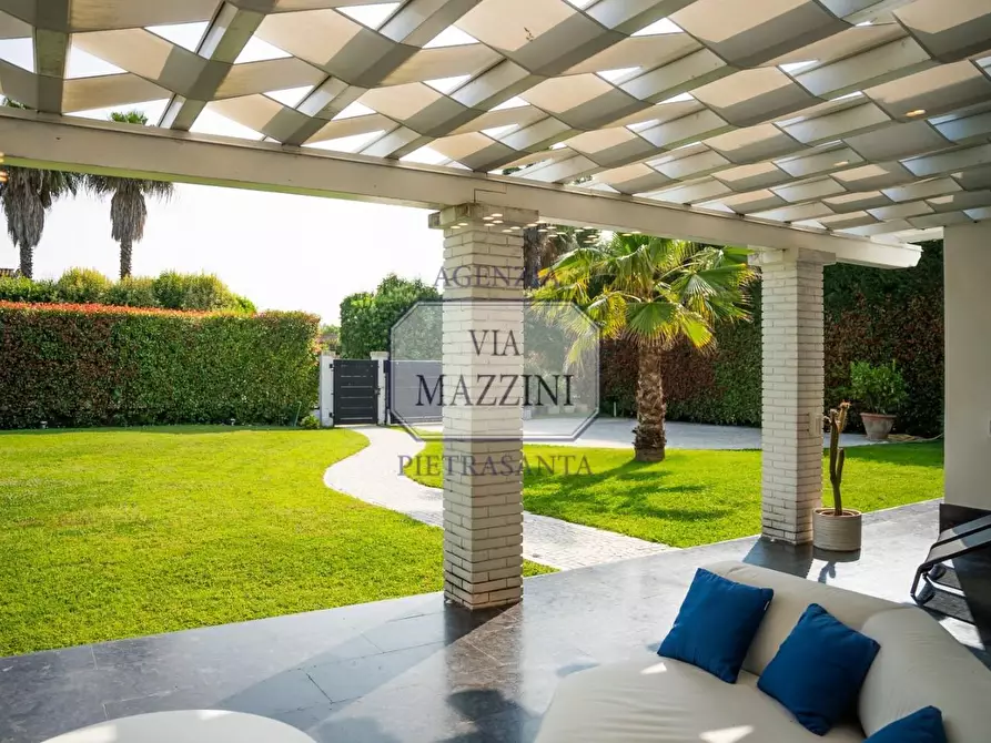 Immagine 10 di Villa in vendita  a Pietrasanta