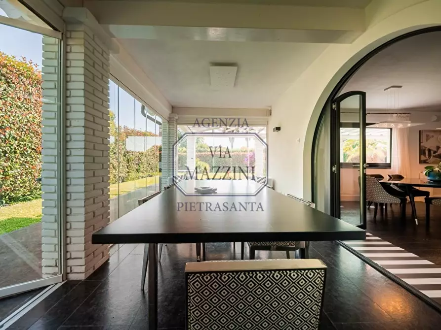 Immagine 41 di Villa in vendita  a Pietrasanta