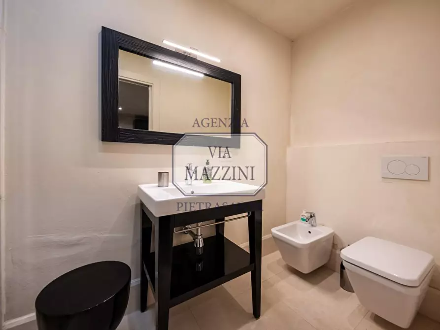 Immagine 48 di Villa in vendita  a Pietrasanta