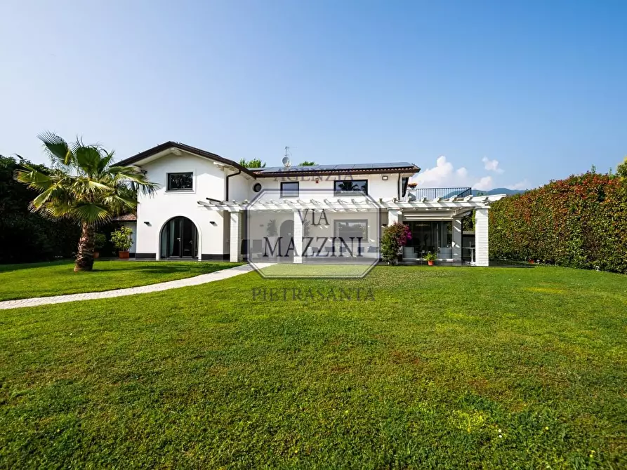 Immagine 4 di Villa in vendita  a Pietrasanta