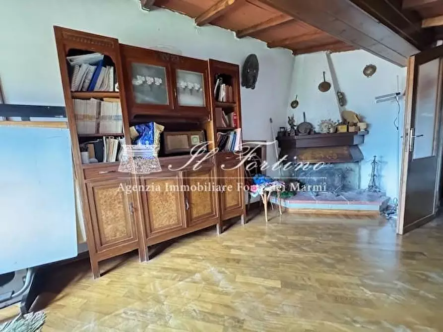 Immagine 13 di Casa indipendente in vendita  a Seravezza