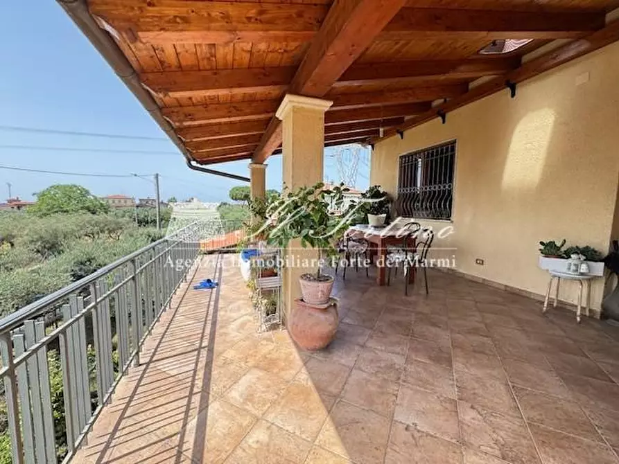 Immagine 17 di Casa indipendente in vendita  a Seravezza