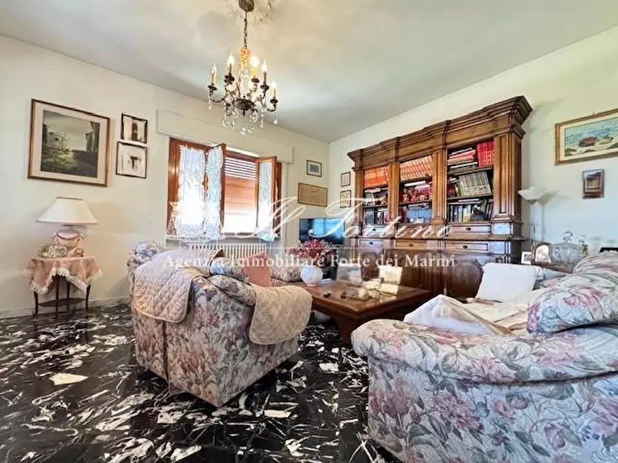 Immagine 7 di Casa indipendente in vendita  a Seravezza